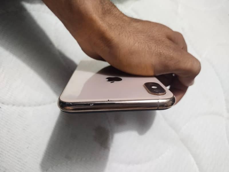 Apple iPhone XS Max 5