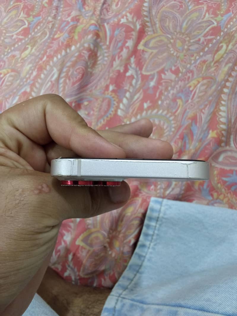 Apple iPhone 13 1