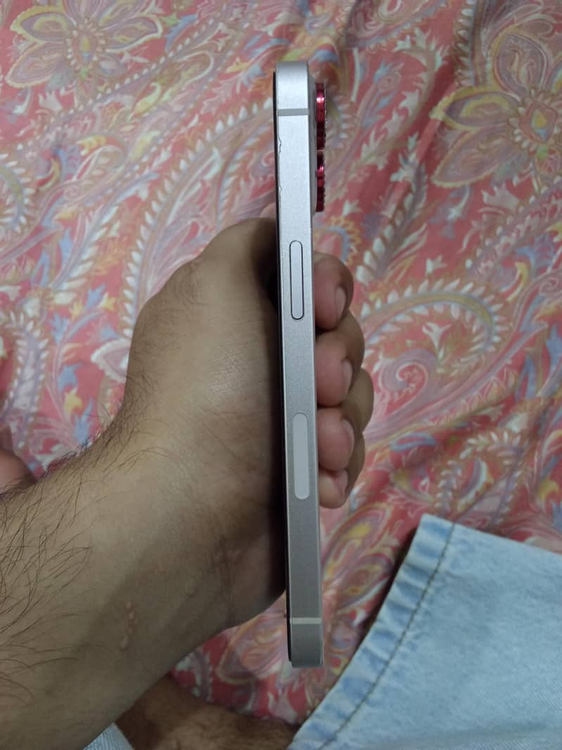 Apple iPhone 13 4