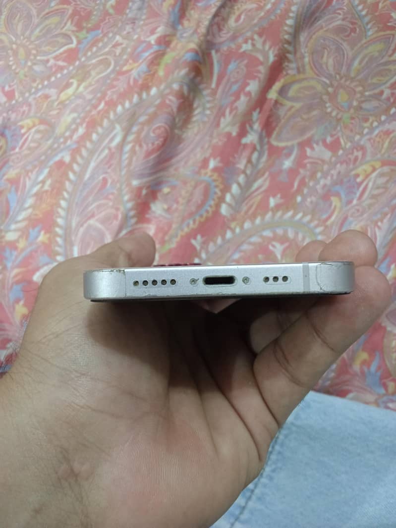 Apple iPhone 13 5