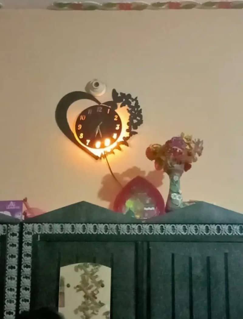 wall clock 4