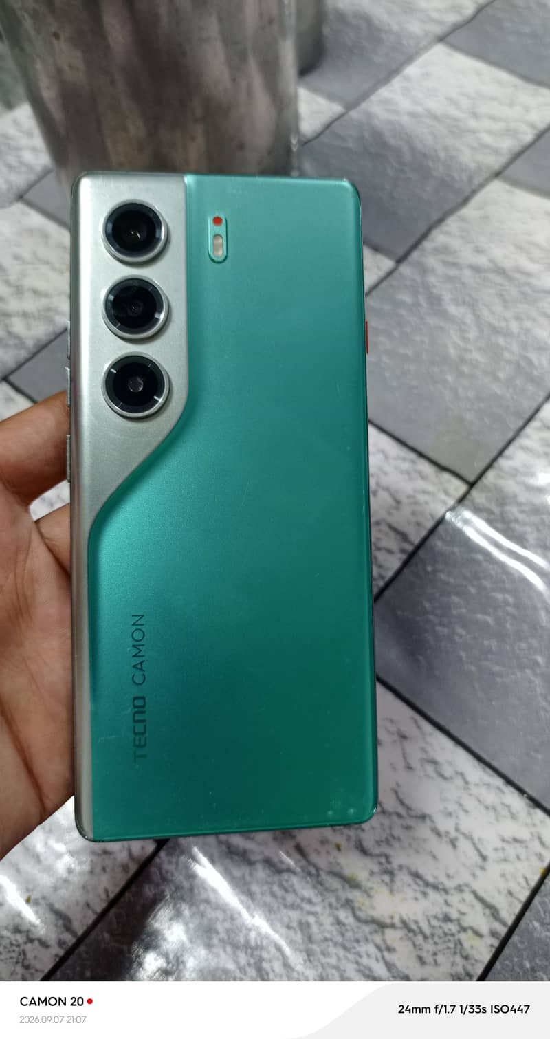 Tecno CAMON 40 Pro 1