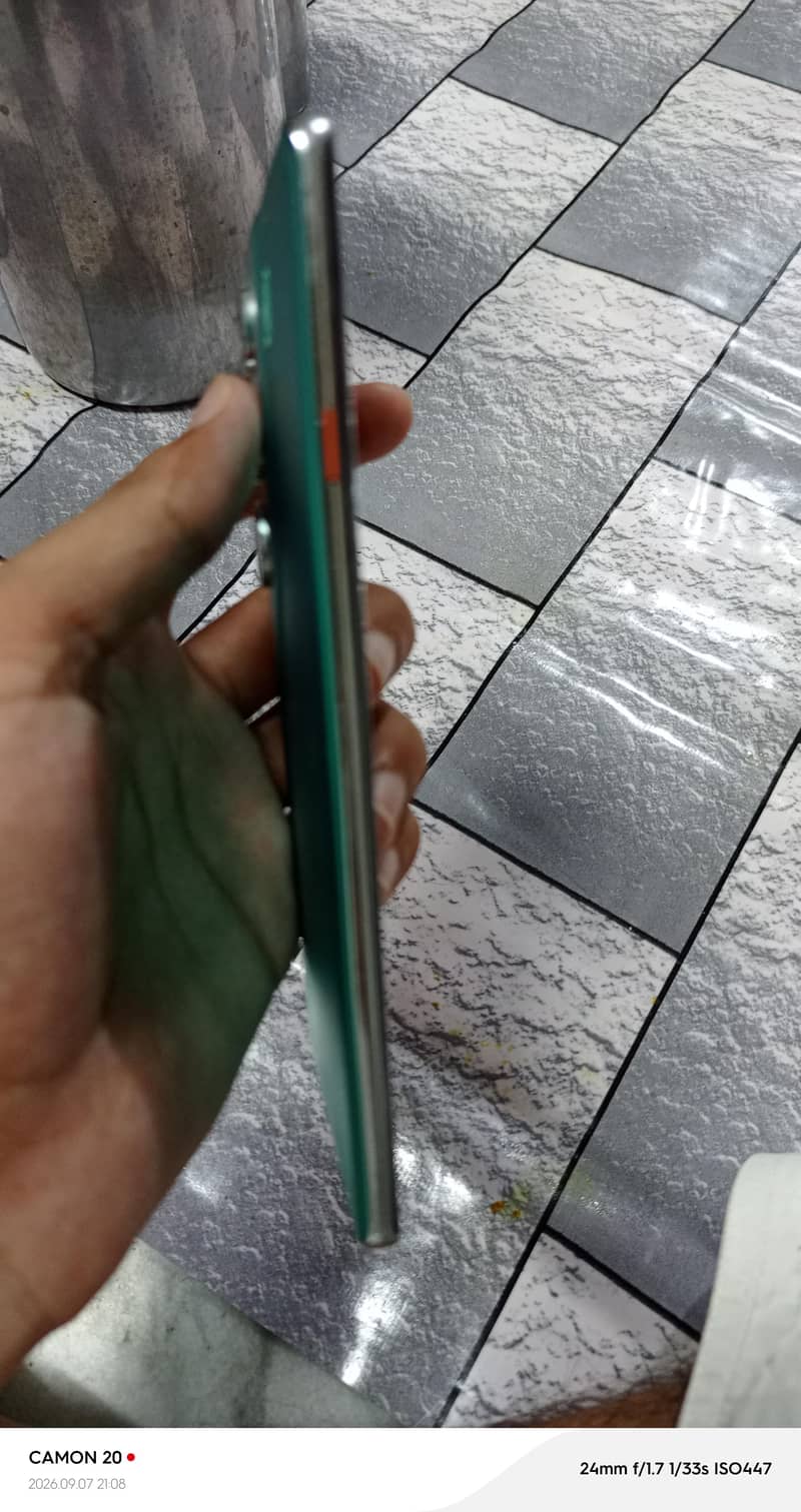 Tecno CAMON 40 Pro 4