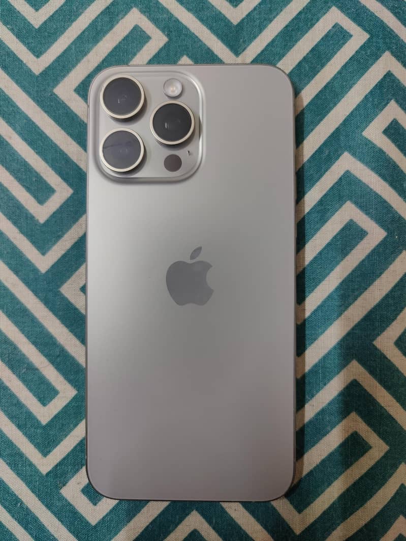 Apple iPhone 15 Pro Max 1
