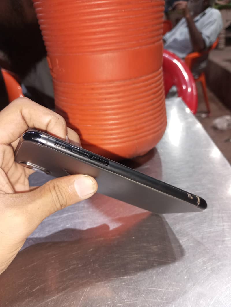 Apple iPhone Xs 4