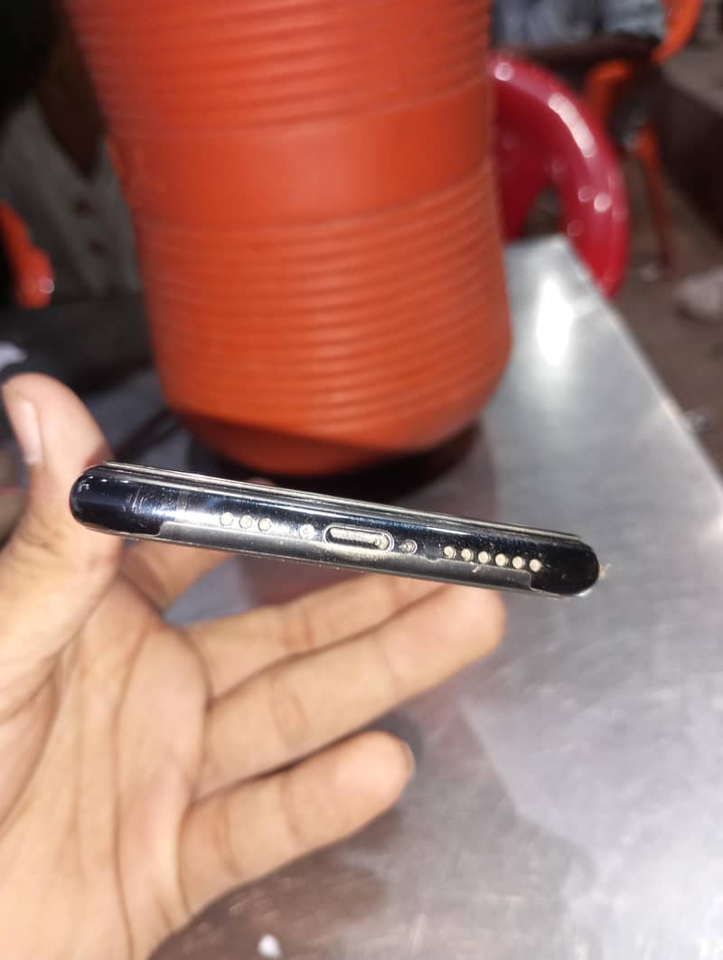 Apple iPhone Xs 5
