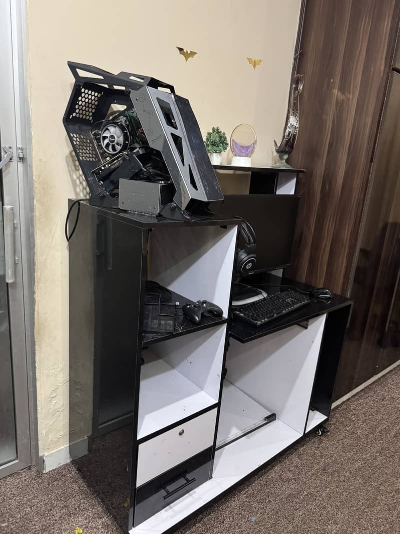 Computer table 0