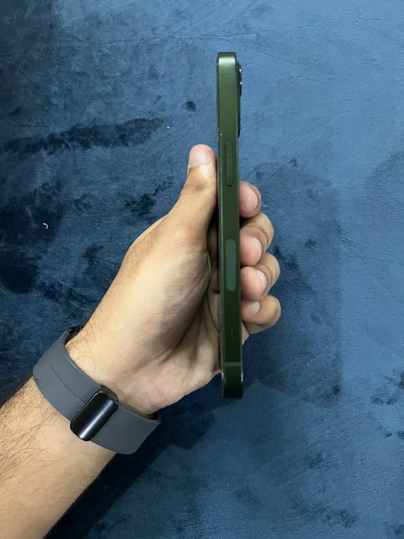 Apple iPhone 13 1