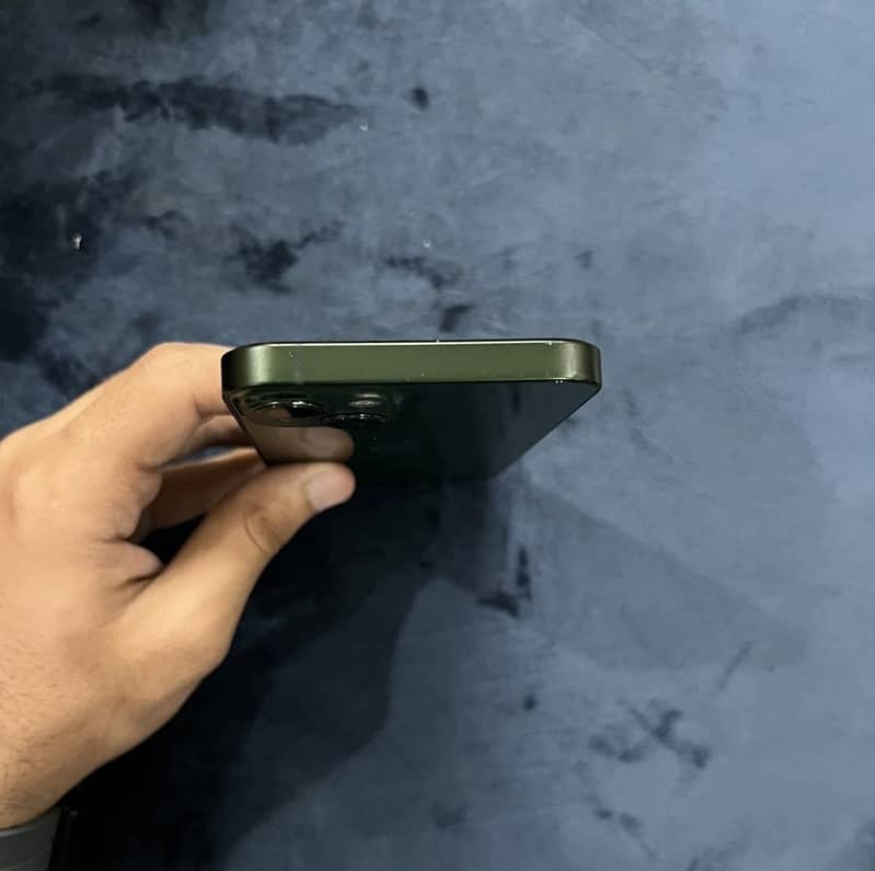 Apple iPhone 13 2