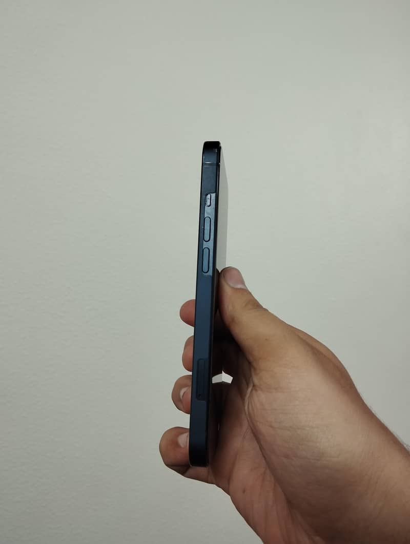 Apple iPhone 13 2