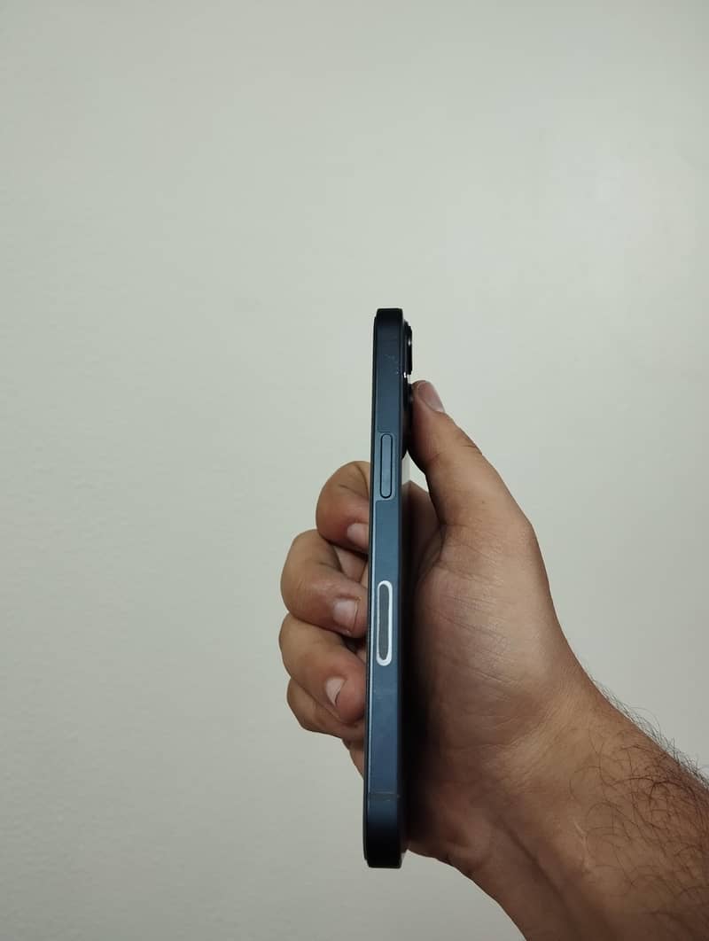 Apple iPhone 13 5