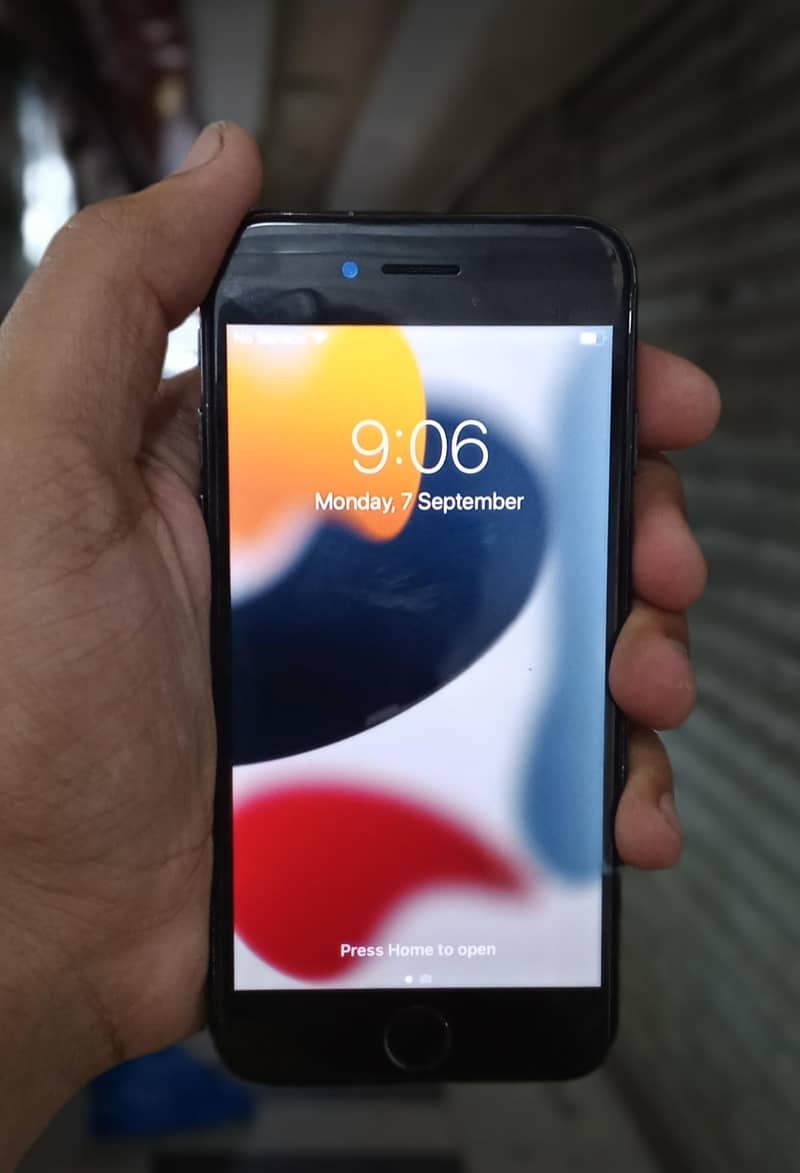 Apple iPhone 7 1