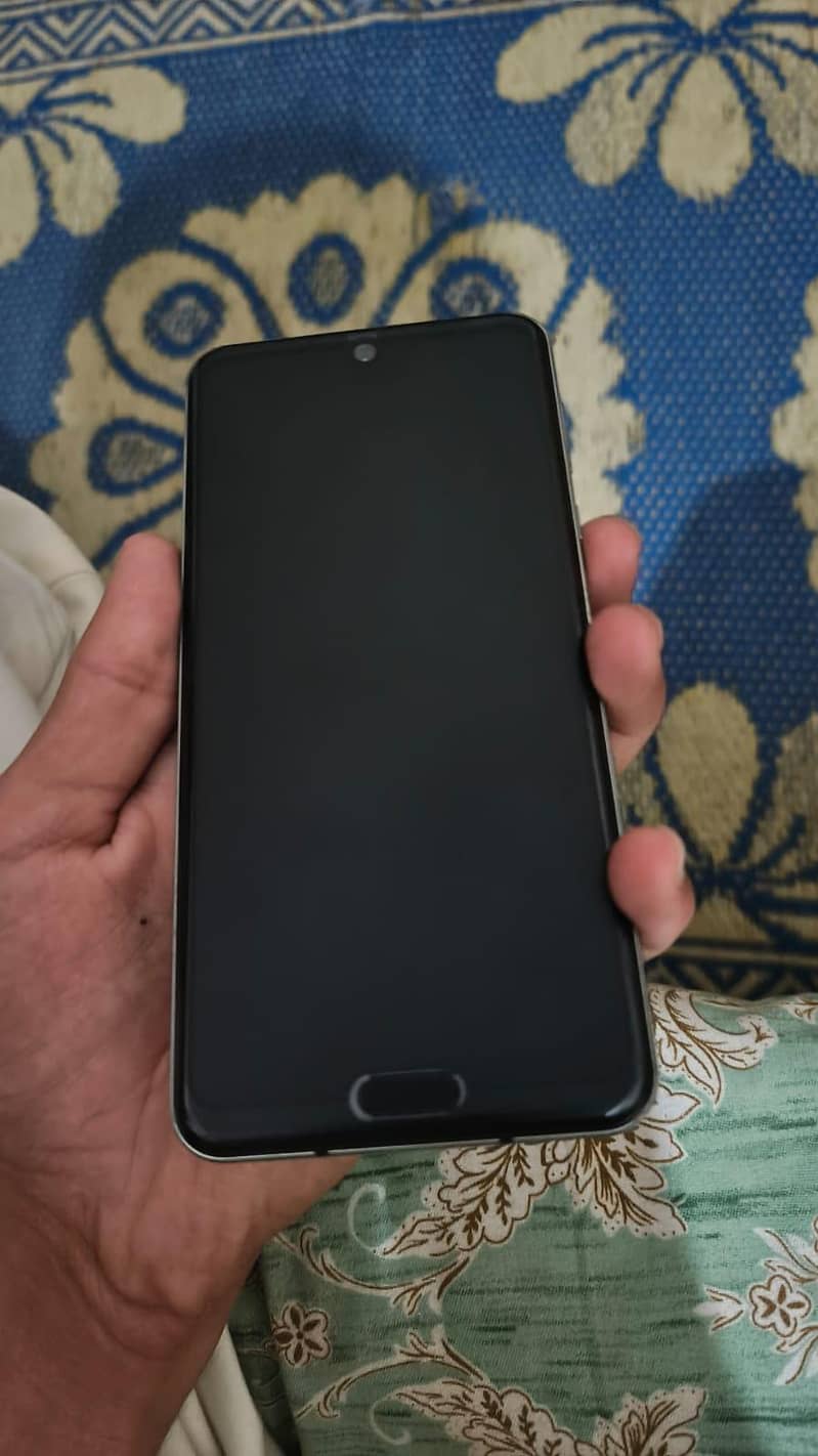 Sharp Aquos R3 1