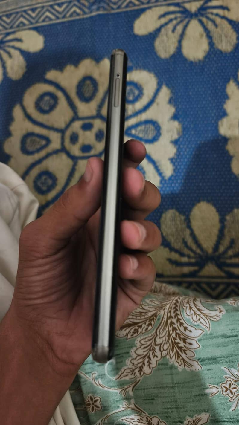 Sharp Aquos R3 2