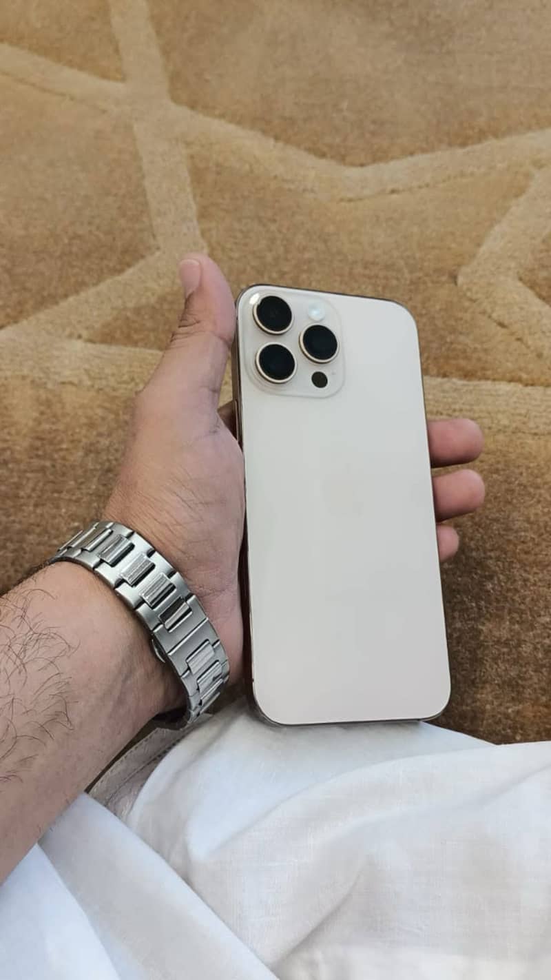 Apple iPhone 16 Pro Max 0