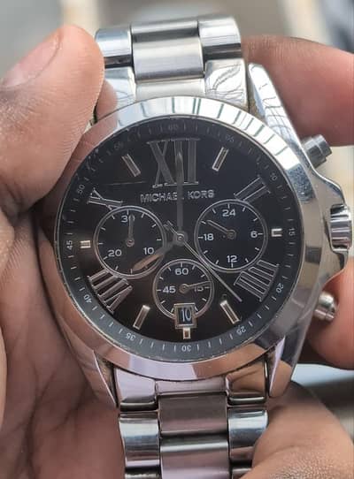 original Mikael kors | chronograph working| buyers should be inkarachi