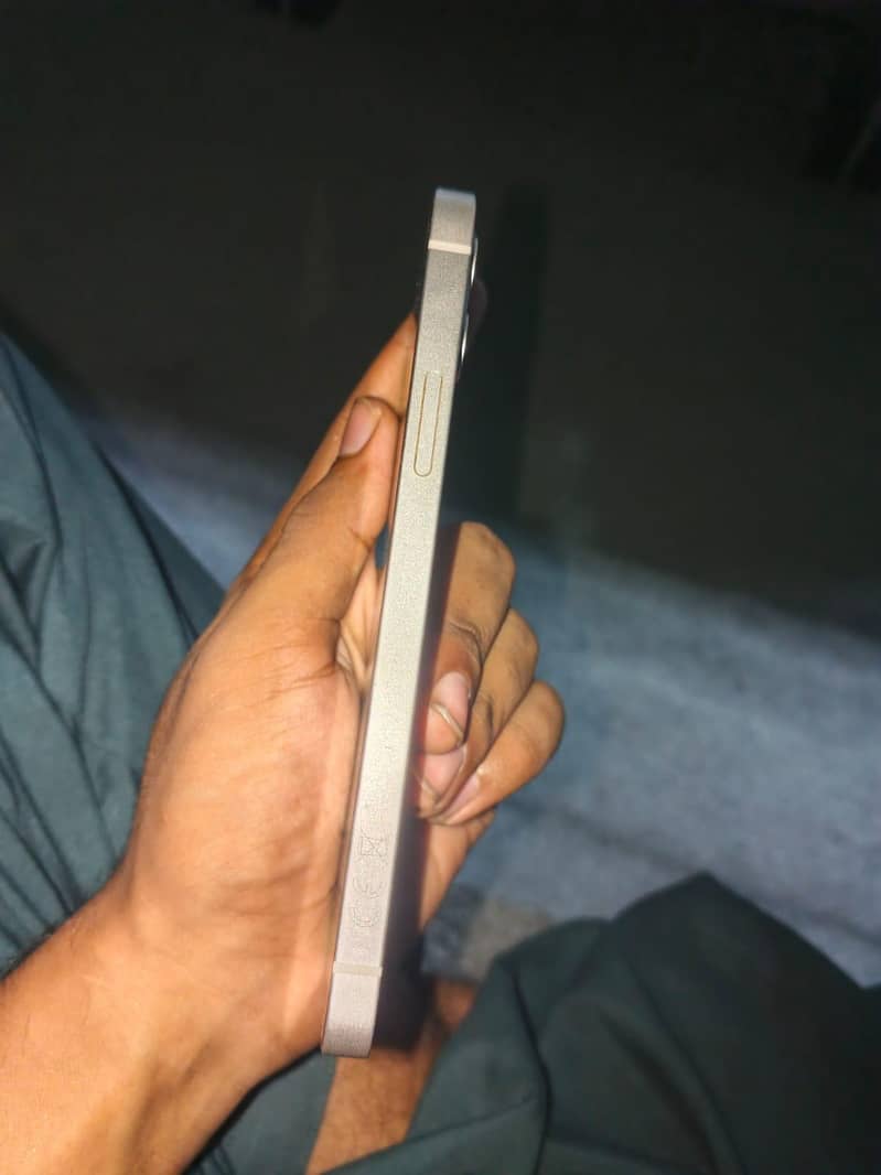 Apple iPhone 12 1