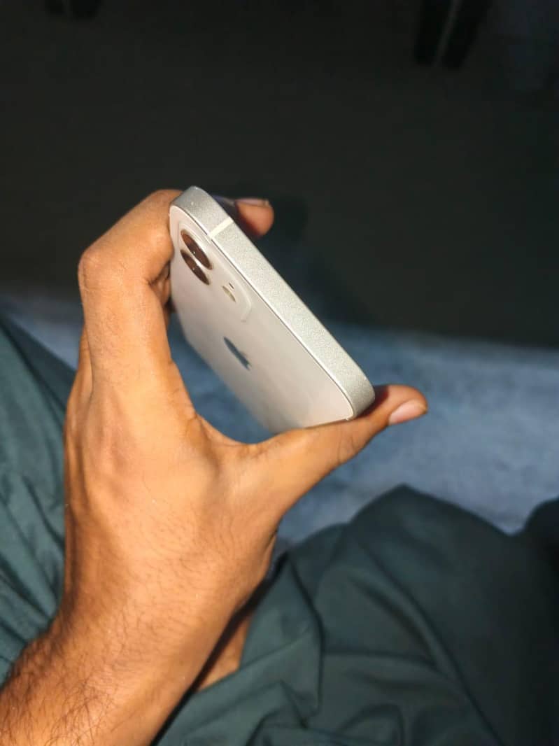 Apple iPhone 12 3