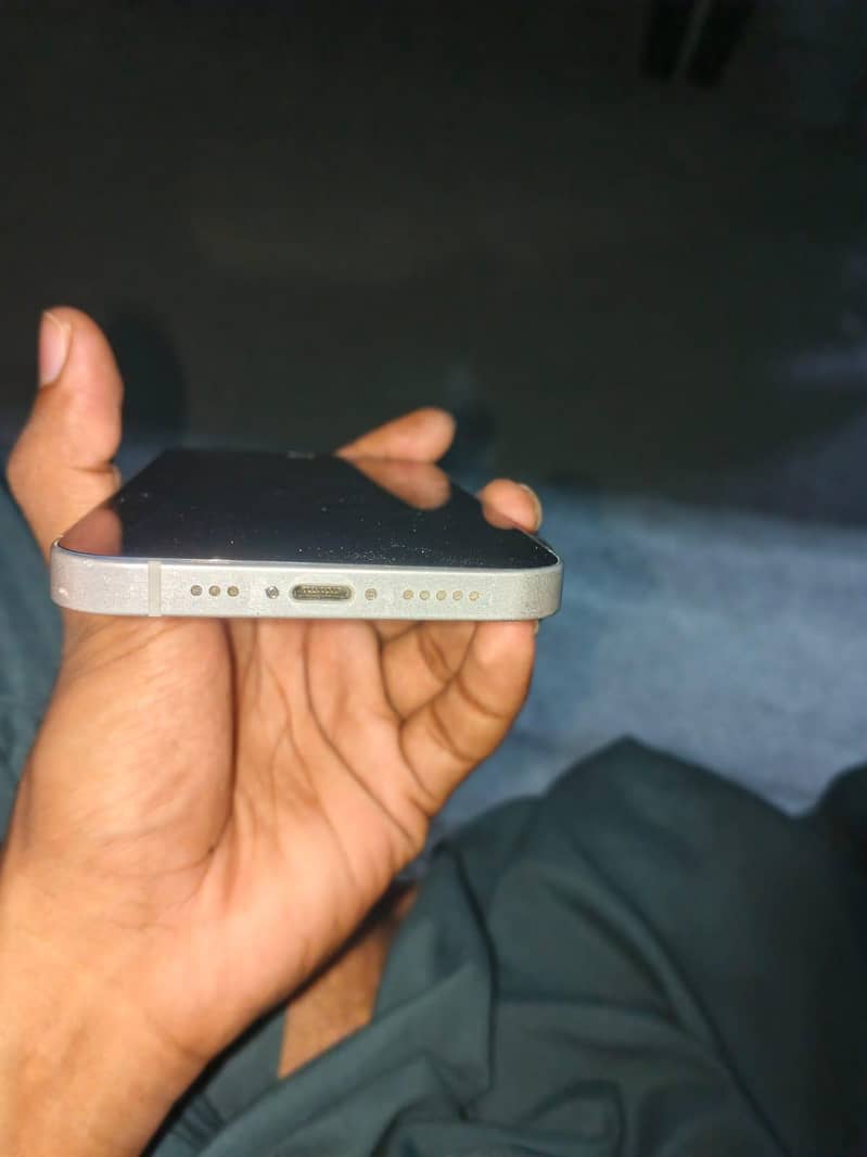 Apple iPhone 12 4