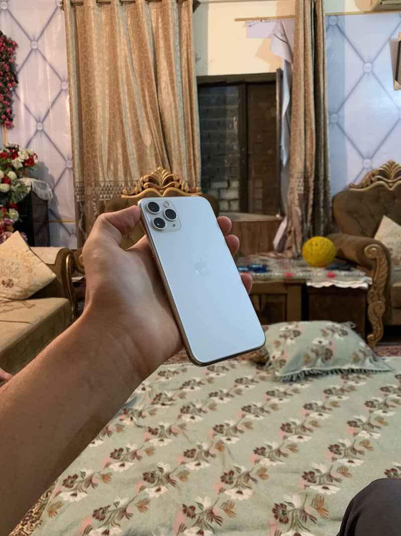 Apple iPhone 11 Pro 2