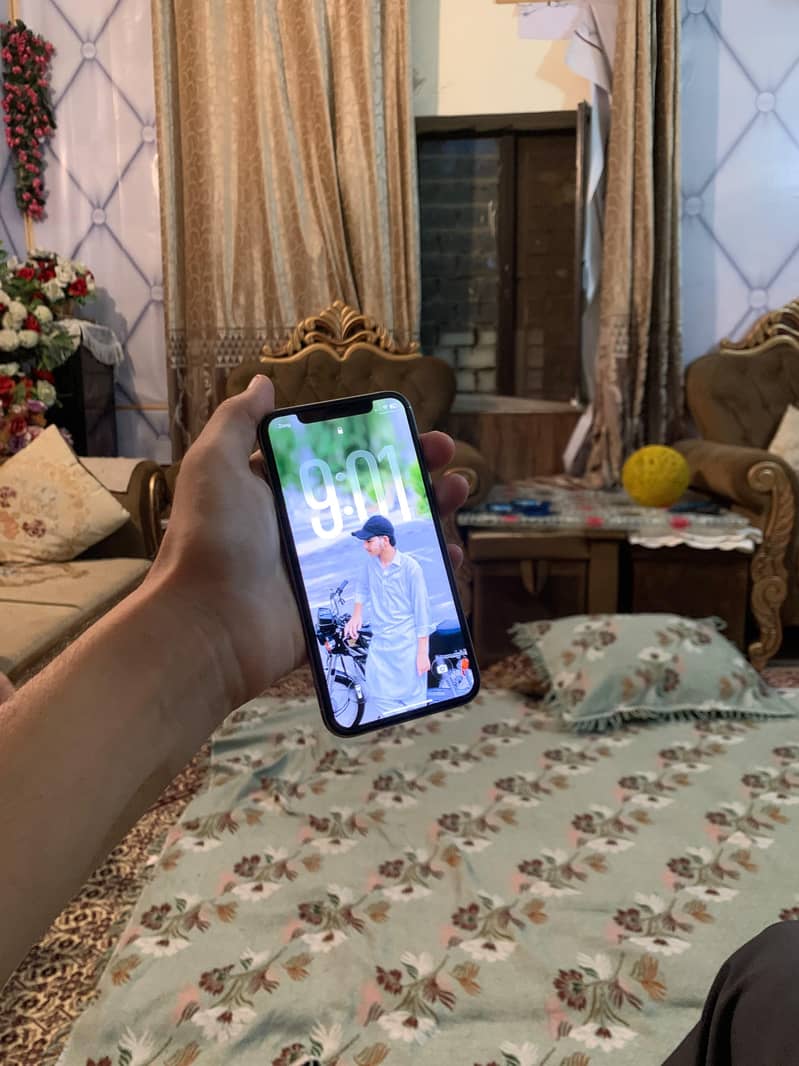 Apple iPhone 11 Pro 9