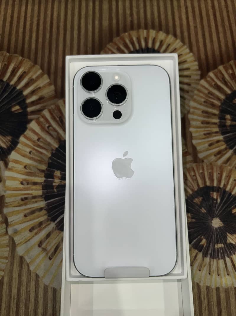 Apple iPhone 16 Pro 4