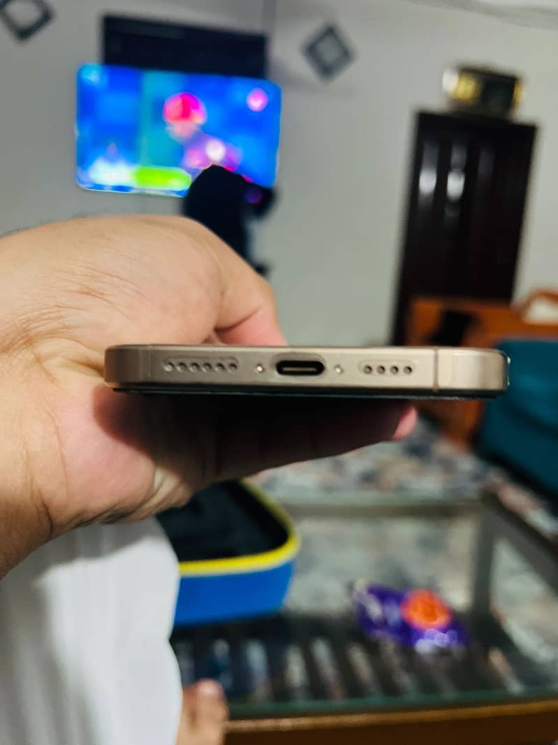 Apple iPhone 16 Pro Max 2