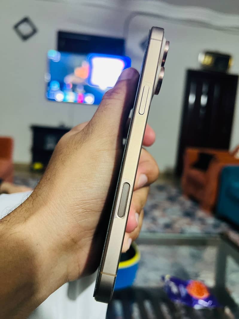 Apple iPhone 16 Pro Max 5