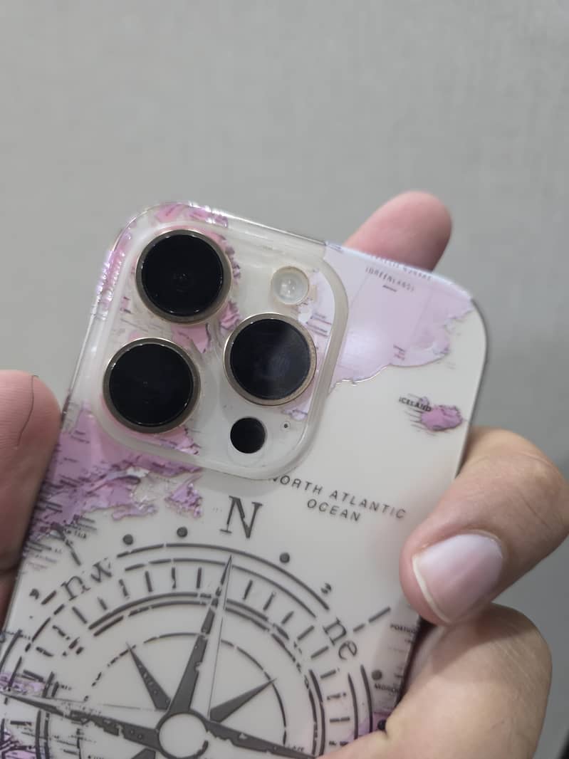 Apple iPhone 16 Pro 3