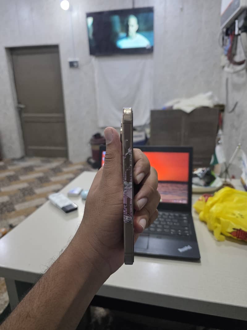 Apple iPhone 16 Pro 6
