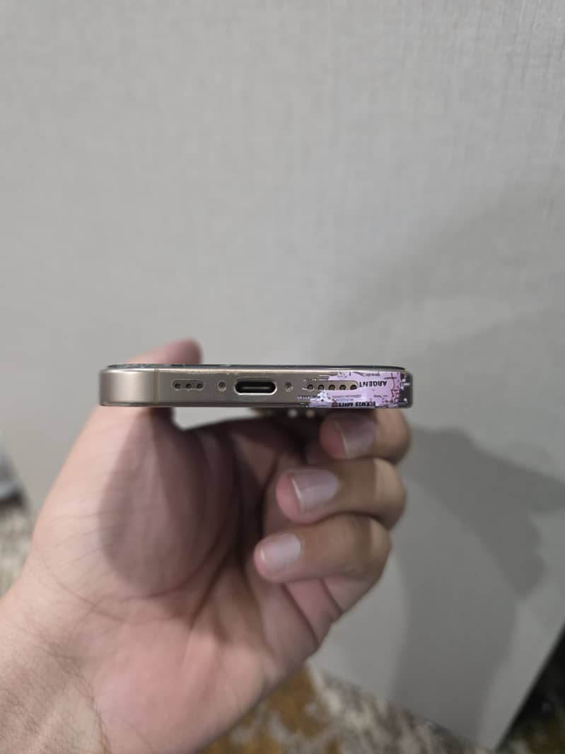 Apple iPhone 16 Pro 8