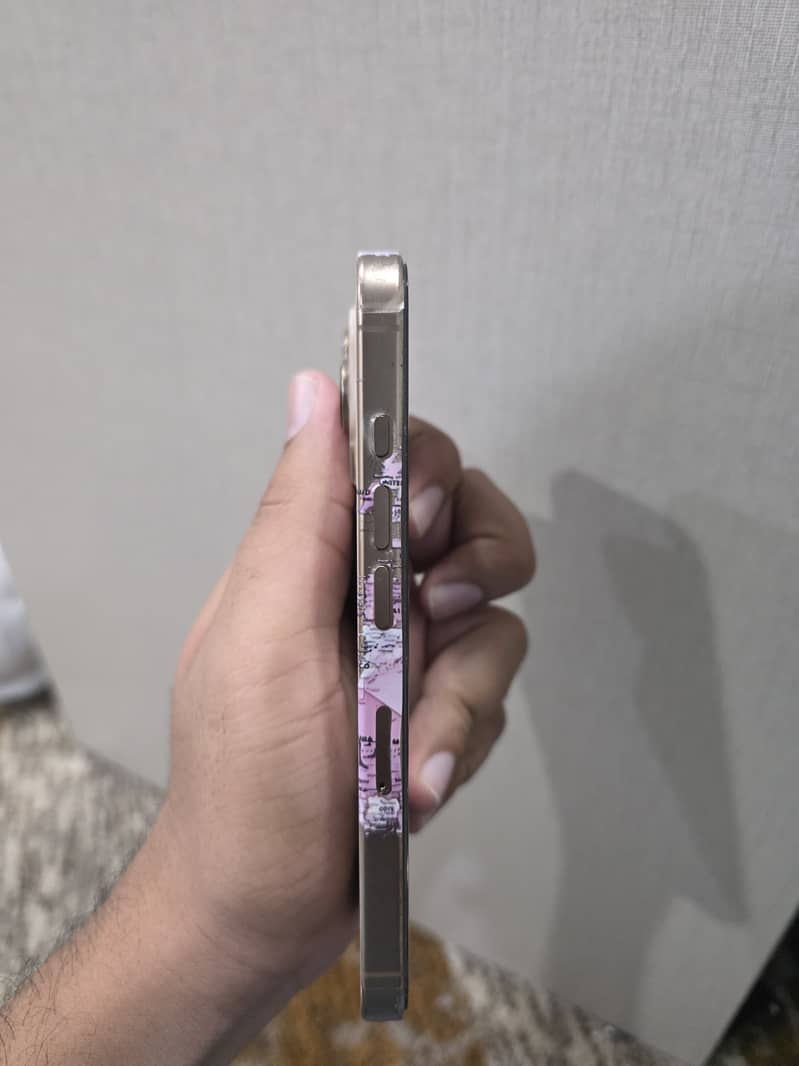 Apple iPhone 16 Pro 10