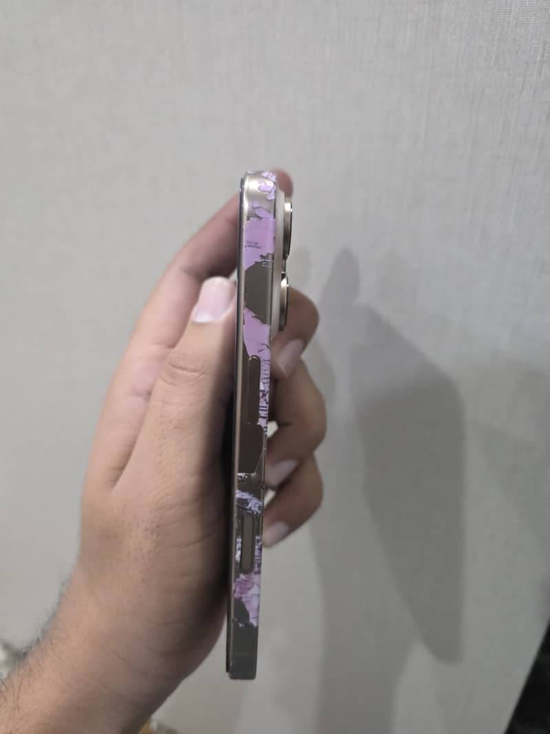 Apple iPhone 16 Pro 11