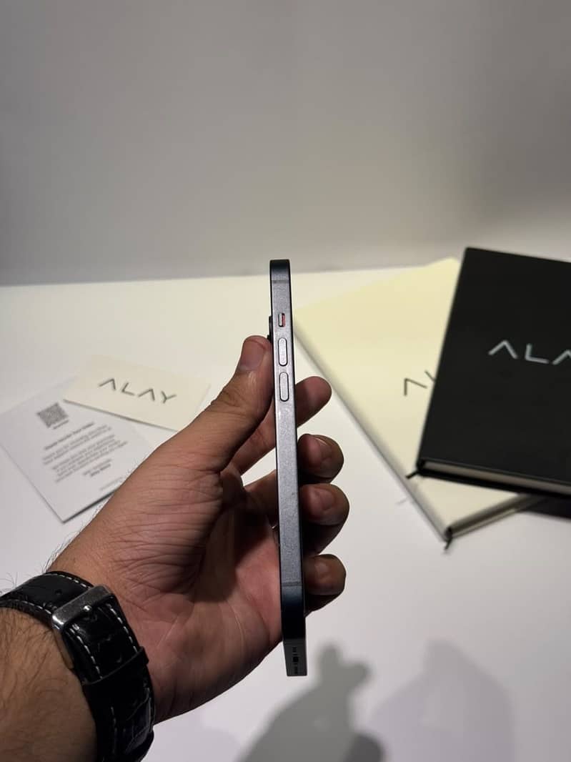 Apple iPhone 14 4