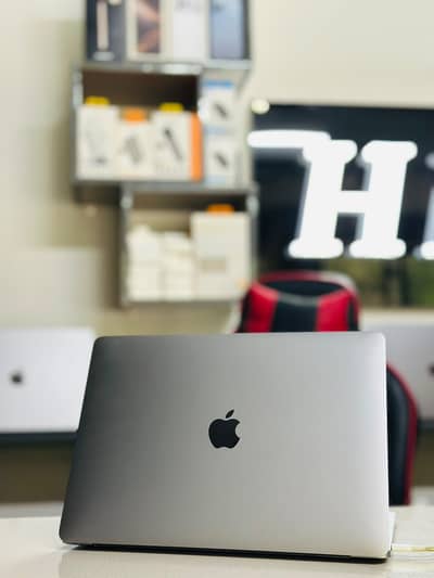 Apple MacBook Pro 13" 2020 Core i5 8GB RAM 256GB  Touch Bar 6 hrs BP