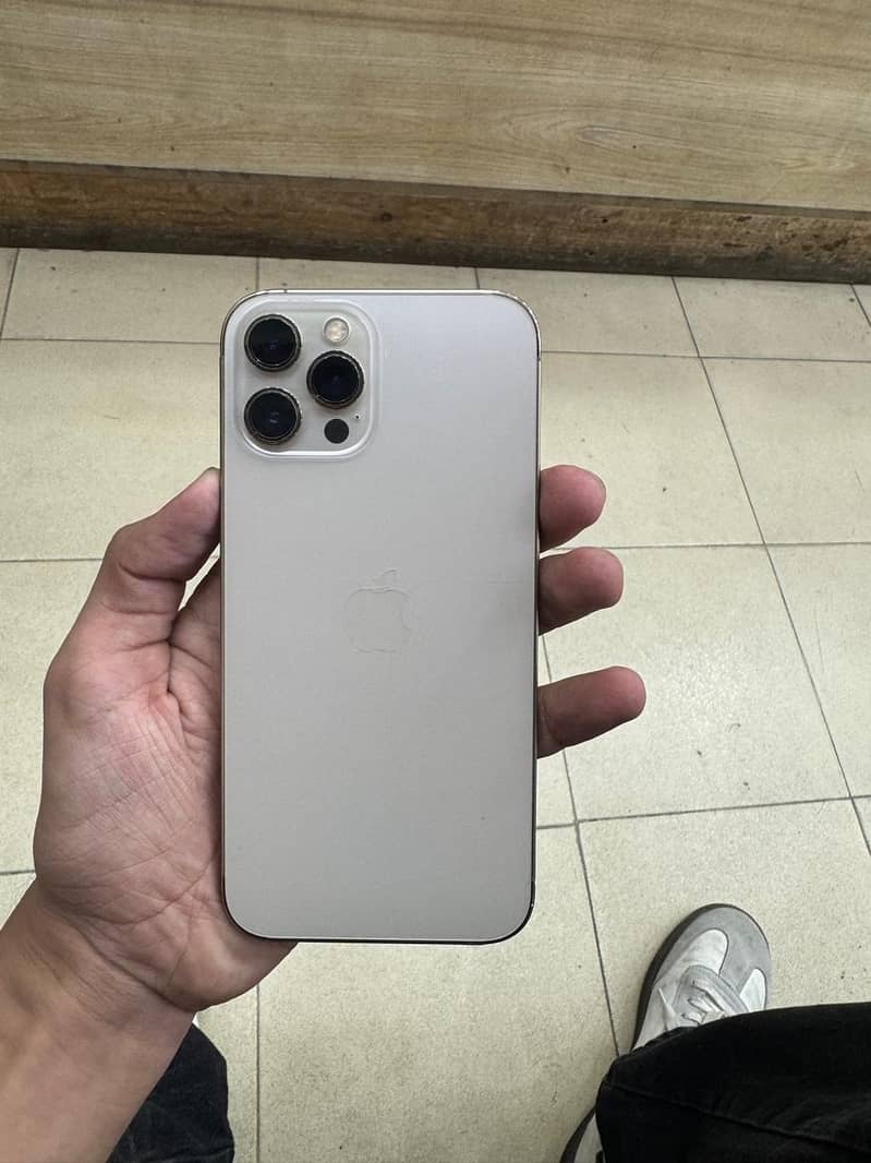 Apple iPhone 12 Pro Max 4
