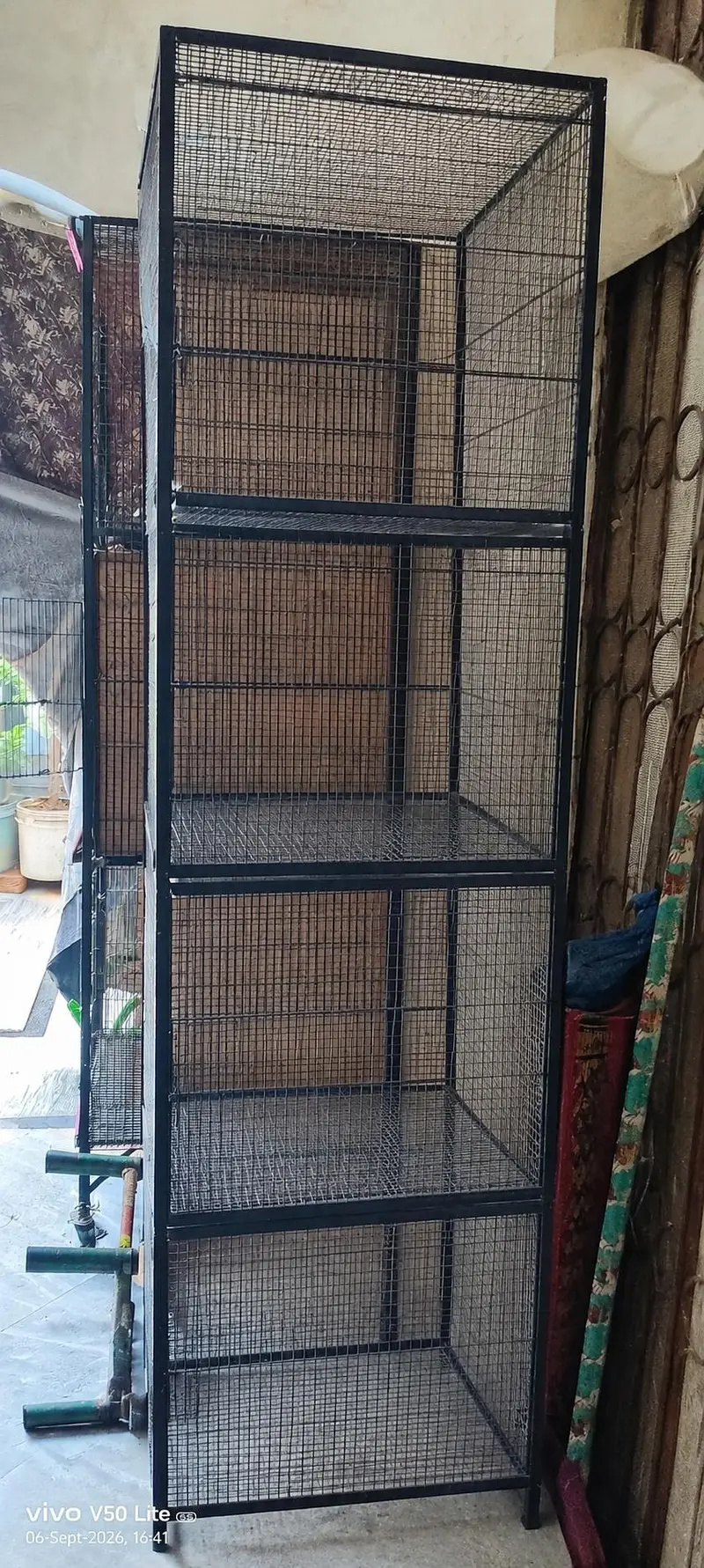Large Metal Bird Cage for Sale – Good Condition — photo 5