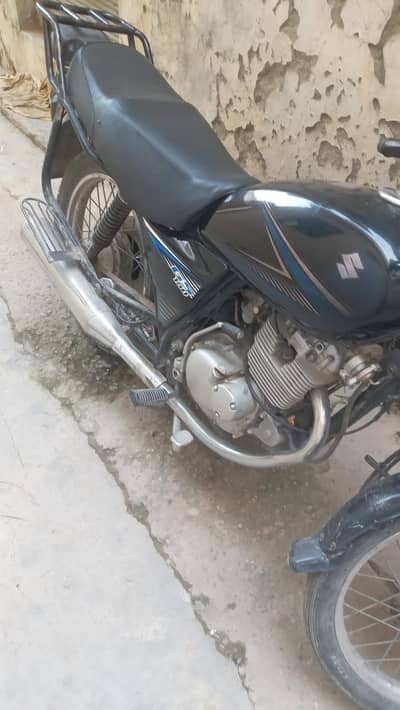 Suzuki GS 150 2018