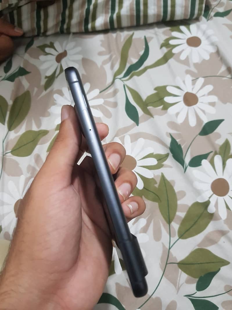 Google Pixel 8 4