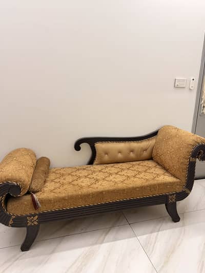 Dewaan and chair set