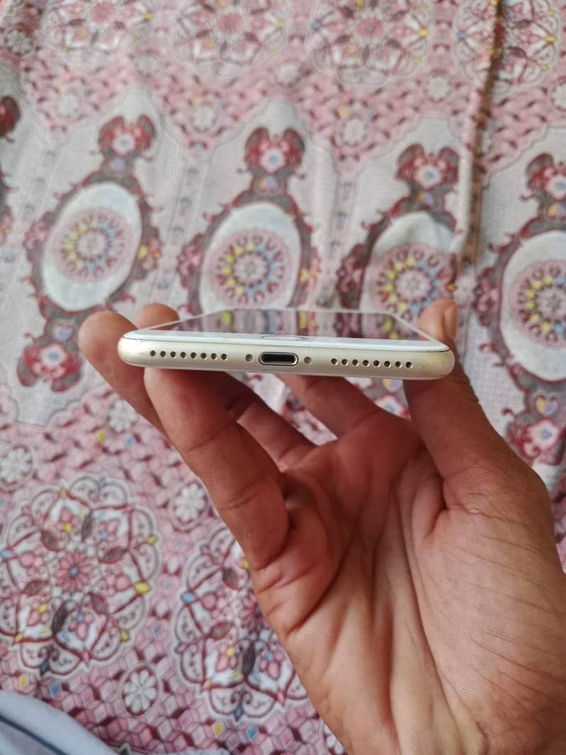 Apple iPhone 7 Plus 3
