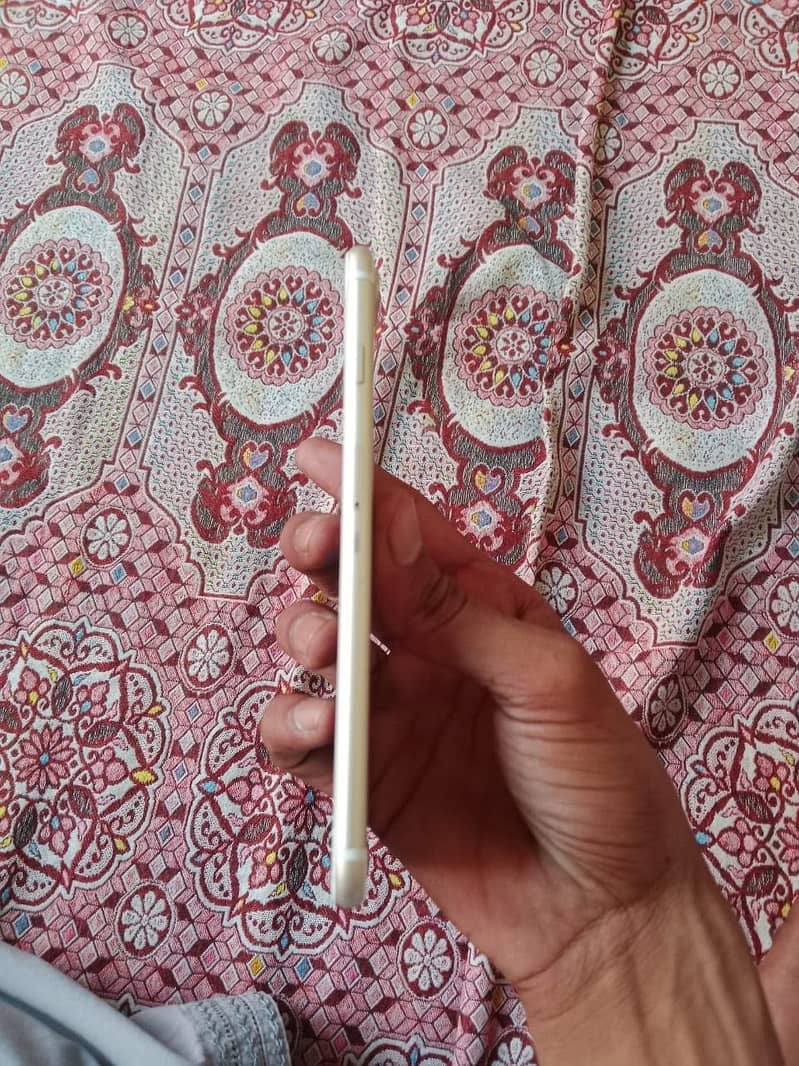 Apple iPhone 7 Plus 4