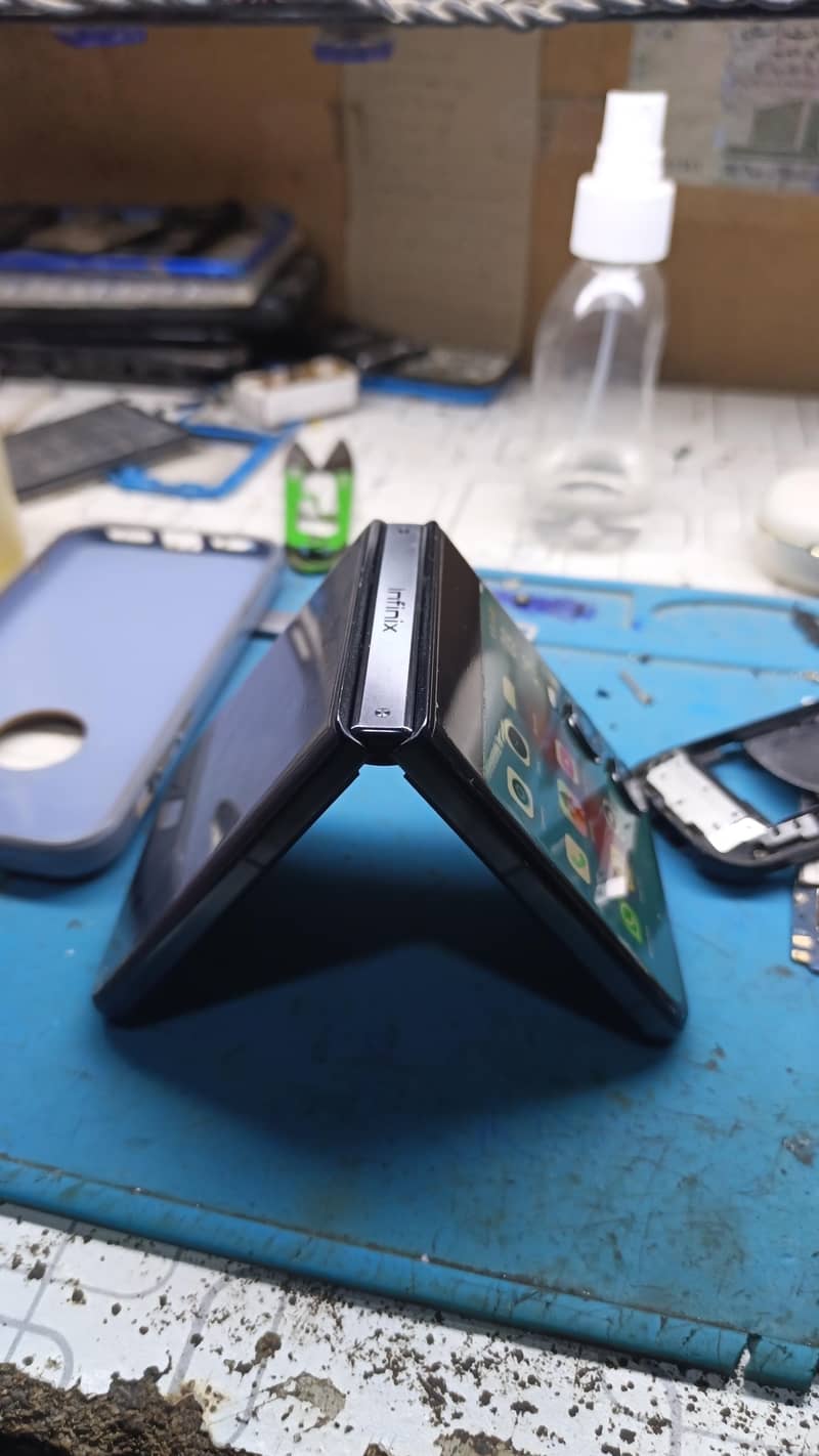 Infinix Zero Flip 2