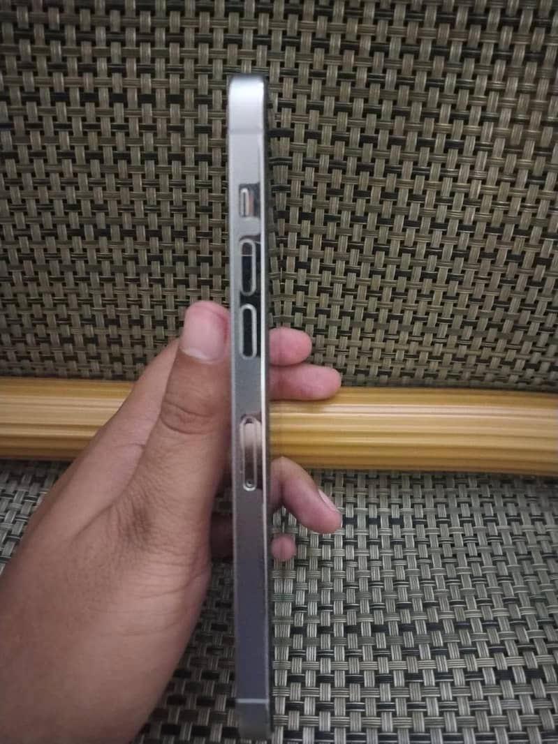 Apple iPhone 14 Pro Max 4