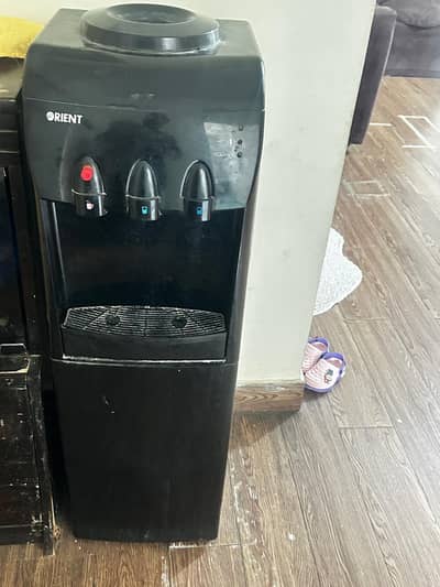 WATER DISPENSER