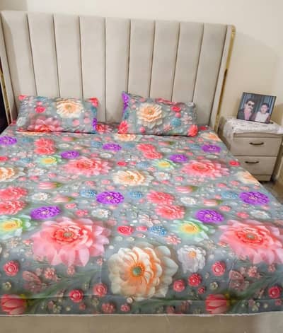 king saiz bed with 2 said tables new he h 1 month use Huwa