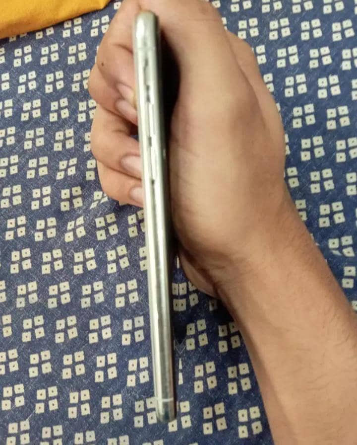 Apple iPhone X 4