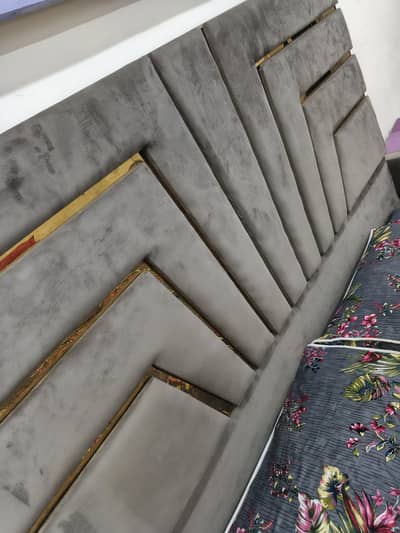 beautiful bed set With Gada Metrus . . gray  colour
