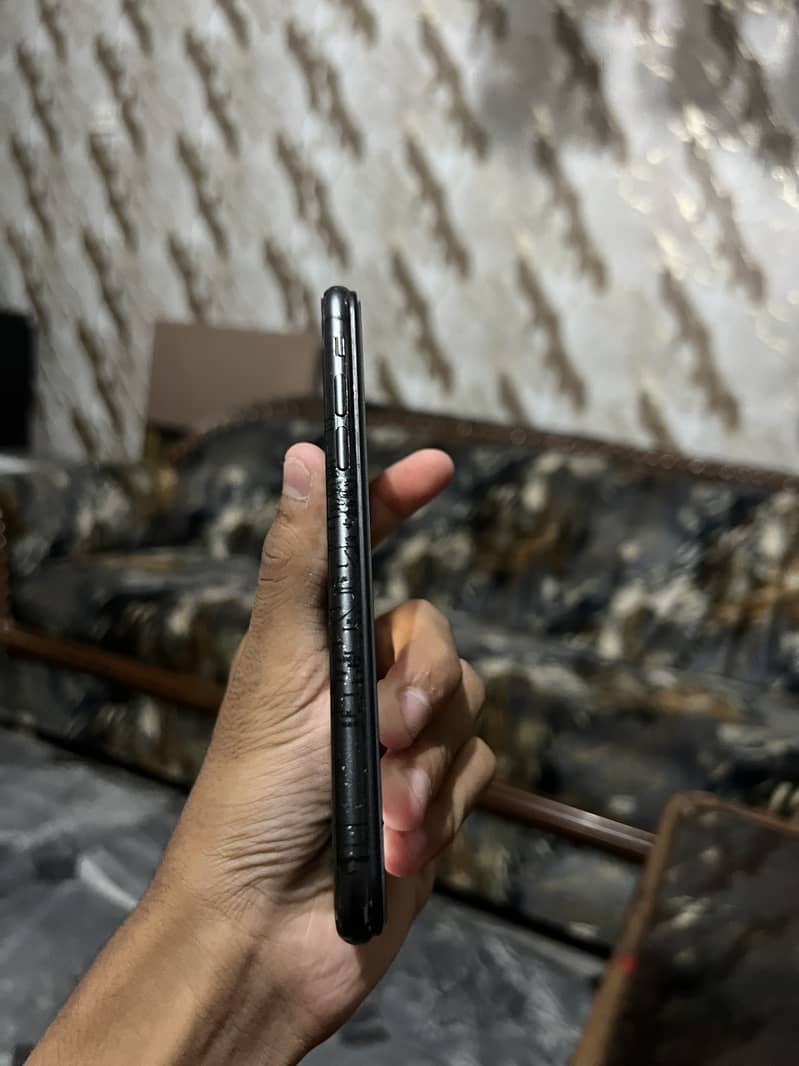 Apple iPhone X 3