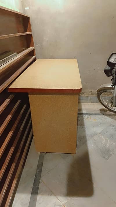 Dressing table 10/8 bilkul new ha use me ni is liye Sale krna ha